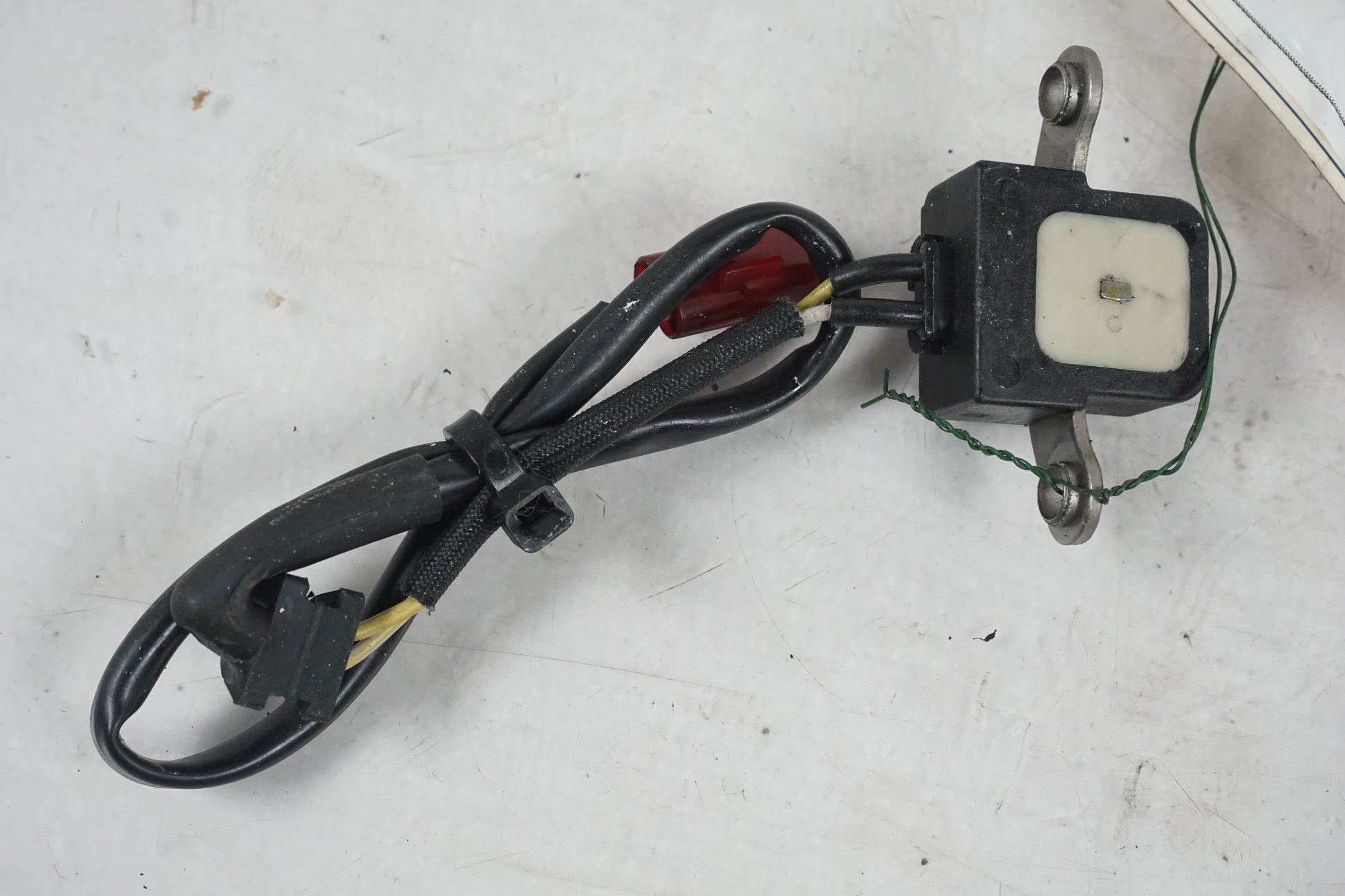 Höger sida på Tändpickup från en Honda CB 600 Hornet -2007 motorcykel.