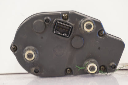 Snett nerifrån på Instrumentpanel från en Triumph Daytona 600 -2003 motorcykel.