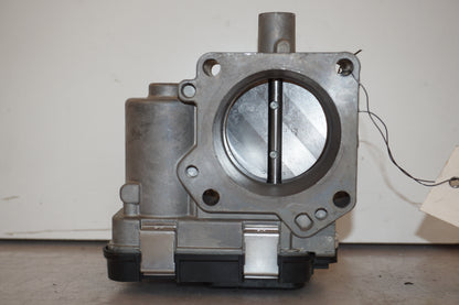 Höger sida på Spjällhus från en BMW K 1600 -2018 motorcykel.