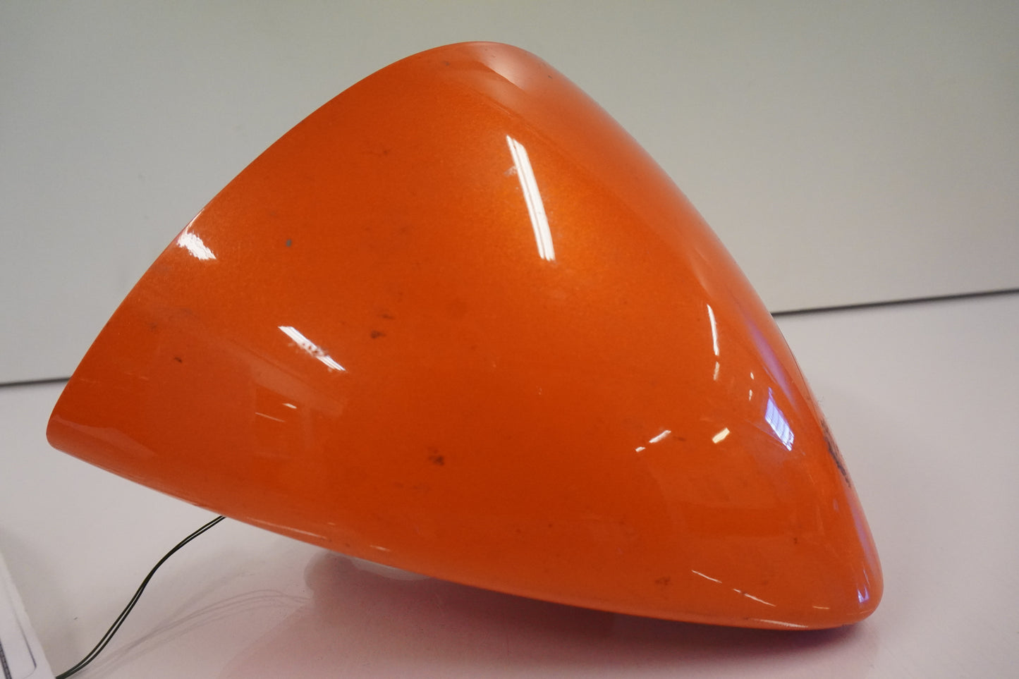 Vänster sida på Instrumentkåpa från en Kawasaki ER-6N -2010 motorcykel.