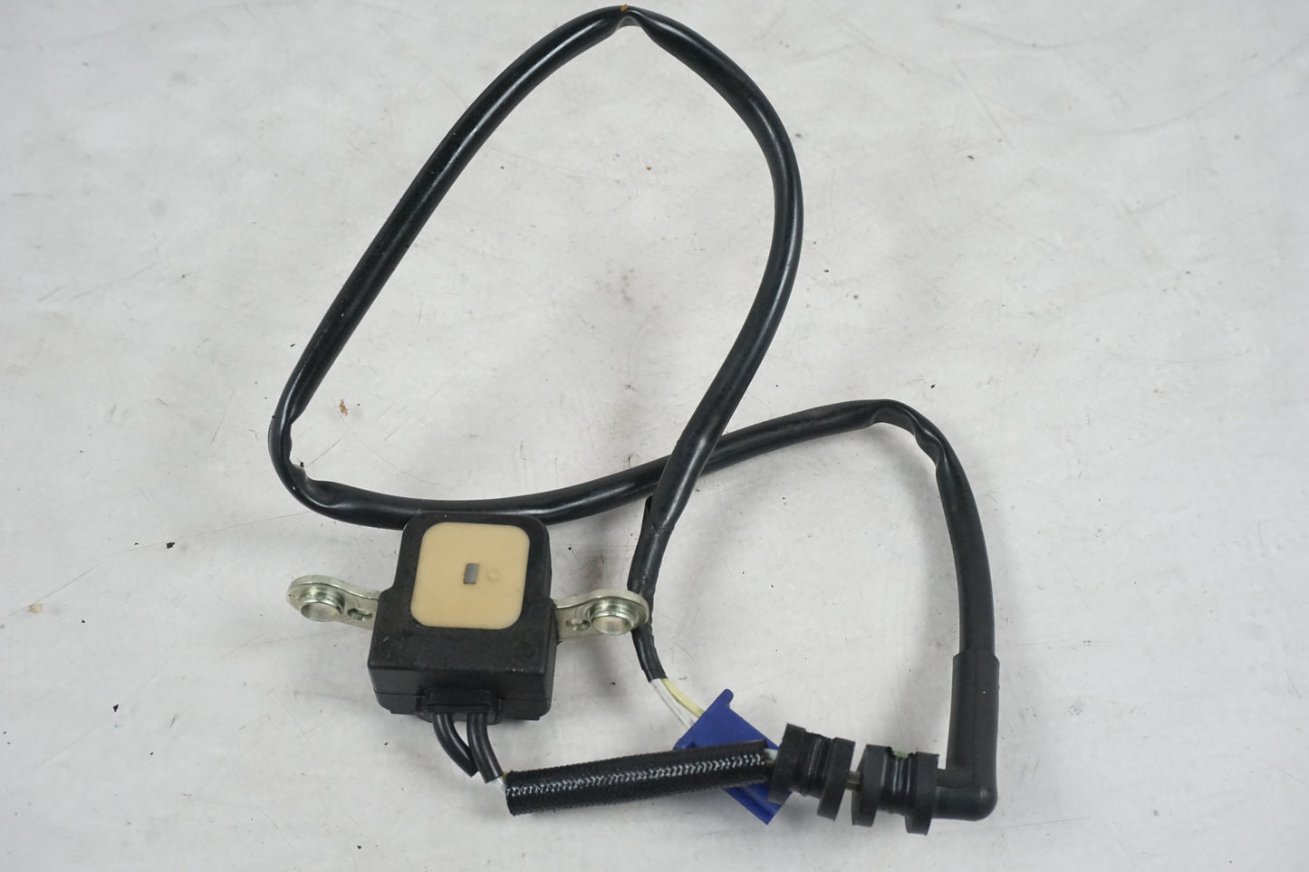 Snett uppifrån på Tändpickup från en Honda CB 600 Hornet -2005 motorcykel.