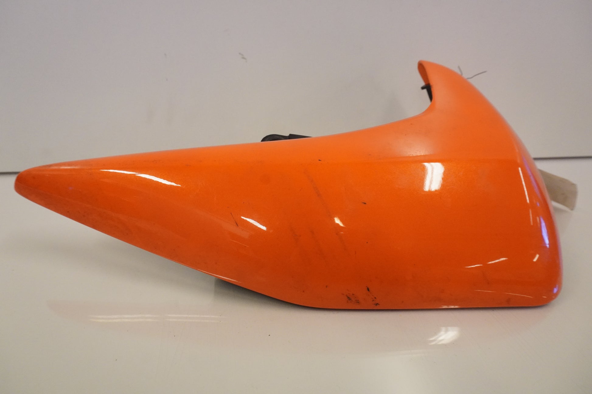 Baksidan på Vattenkyldekor från en Kawasaki Z 750 -2008 motorcykel.