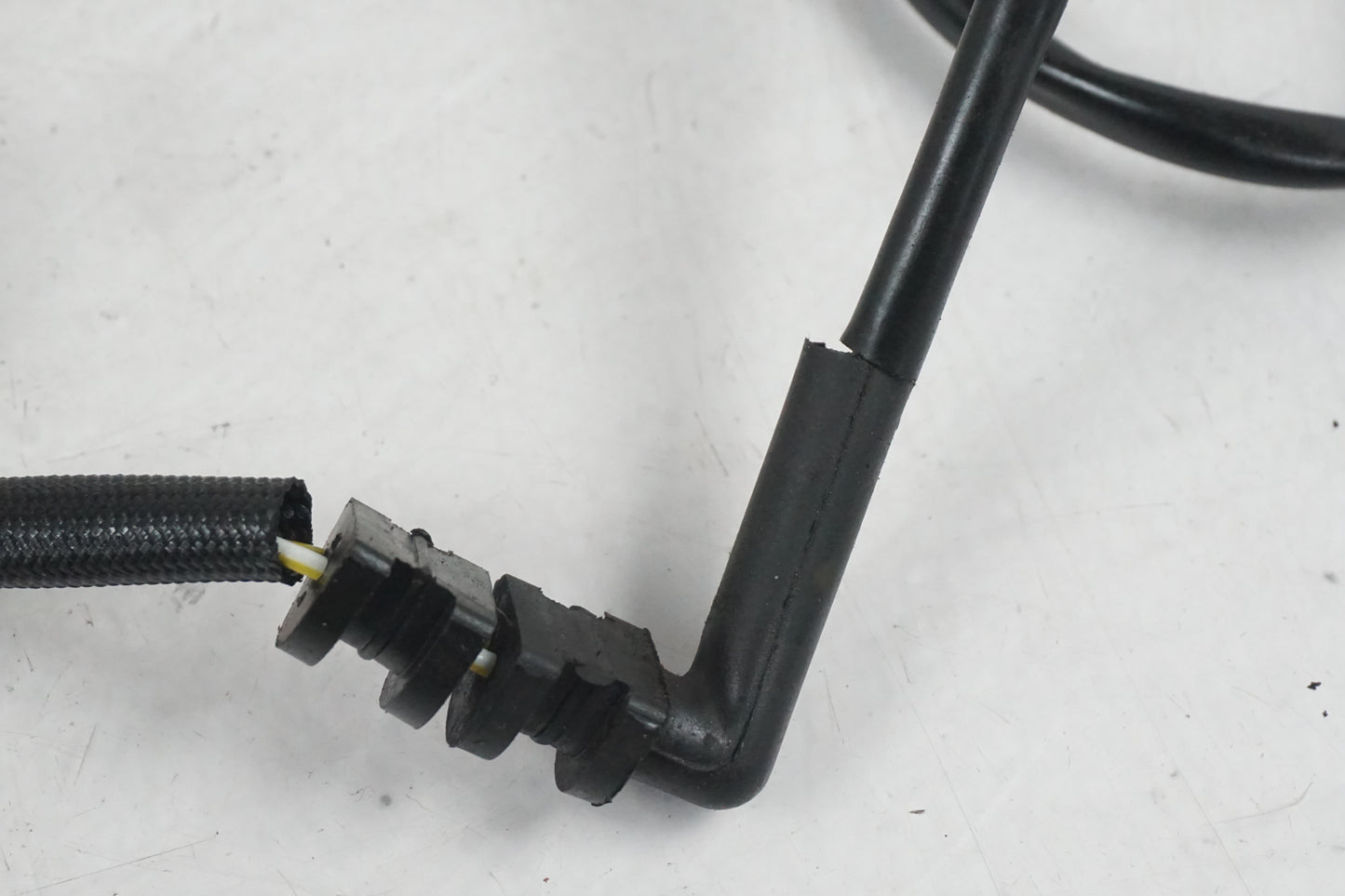 Vänster sida på Tändpickup från en Honda CB 600 Hornet -1998 motorcykel.