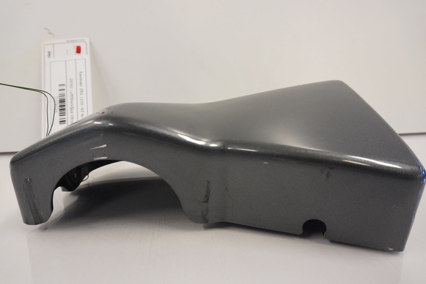 Baksidan på Luftfilterkåpa från en Kawasaki ZRX 1100 -1997 motorcykel.