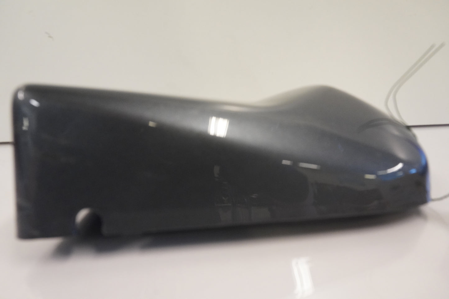 Vänster sida på Luftfilterkåpa från en Kawasaki ZRX 1100 -1997 motorcykel.