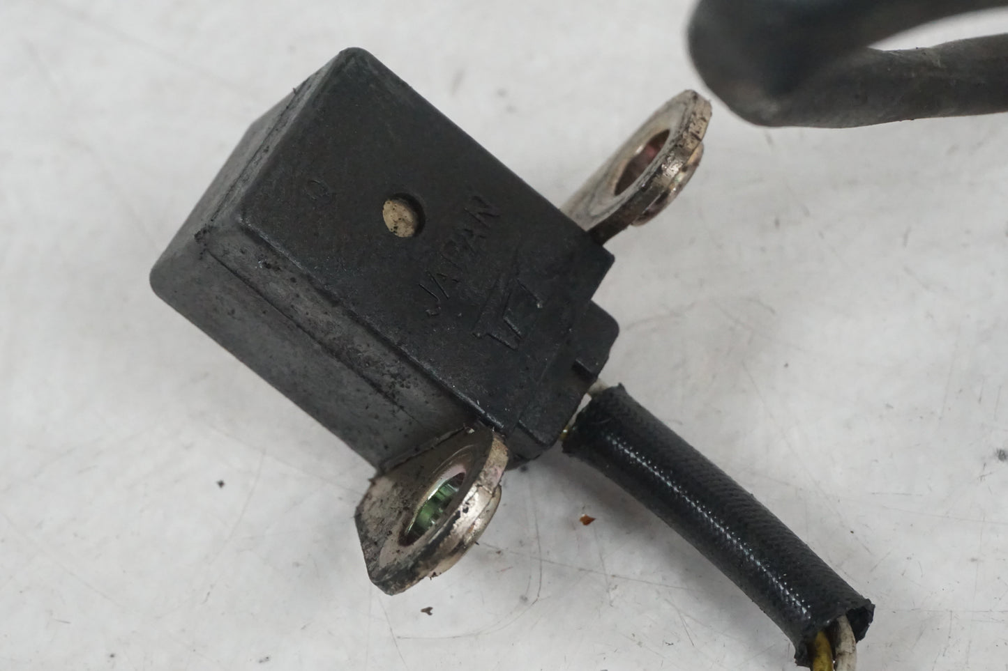 Baksidan på Tändpickup från en Honda XL 600 V -1997 motorcykel.