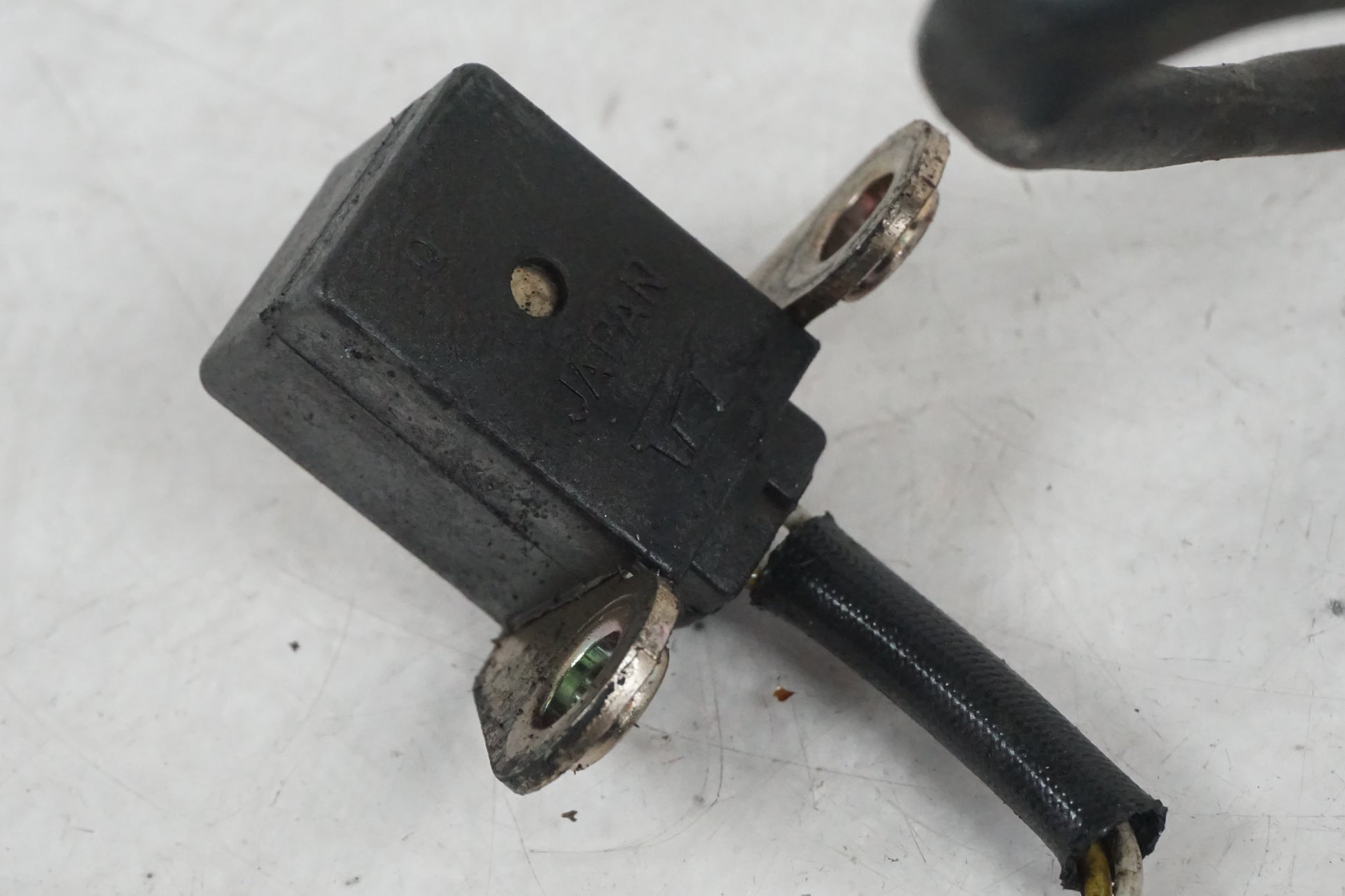 Baksidan på Tändpickup från en Honda XL 600 V -1997 motorcykel.