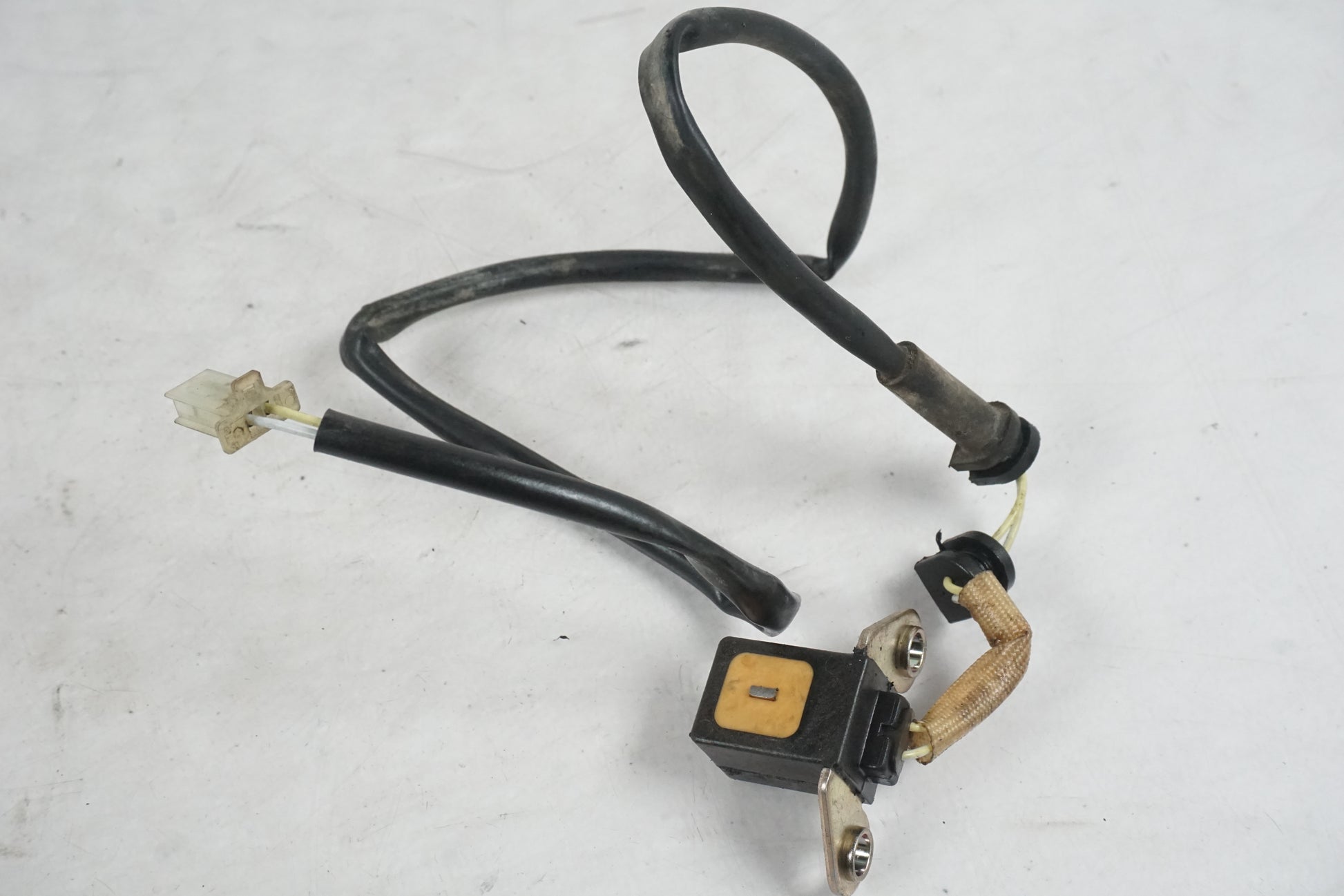 Höger sida på Tändpickup från en Honda XL 650 V -2004 motorcykel.