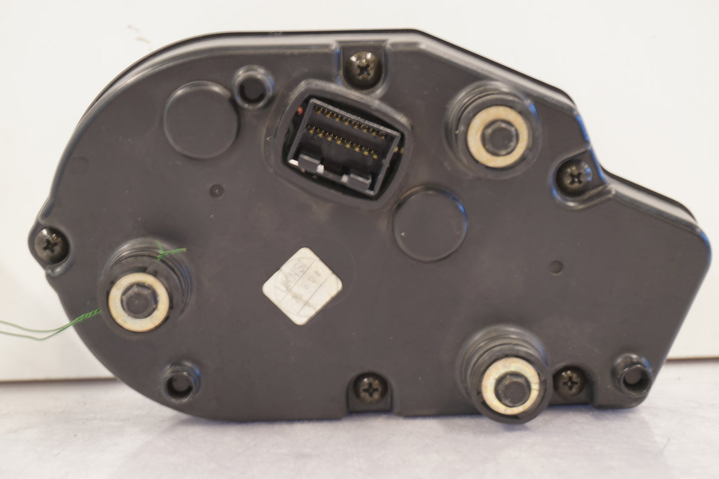 Snett nerifrån på Instrumentpanel från en Triumph Daytona 650 -2005 motorcykel.