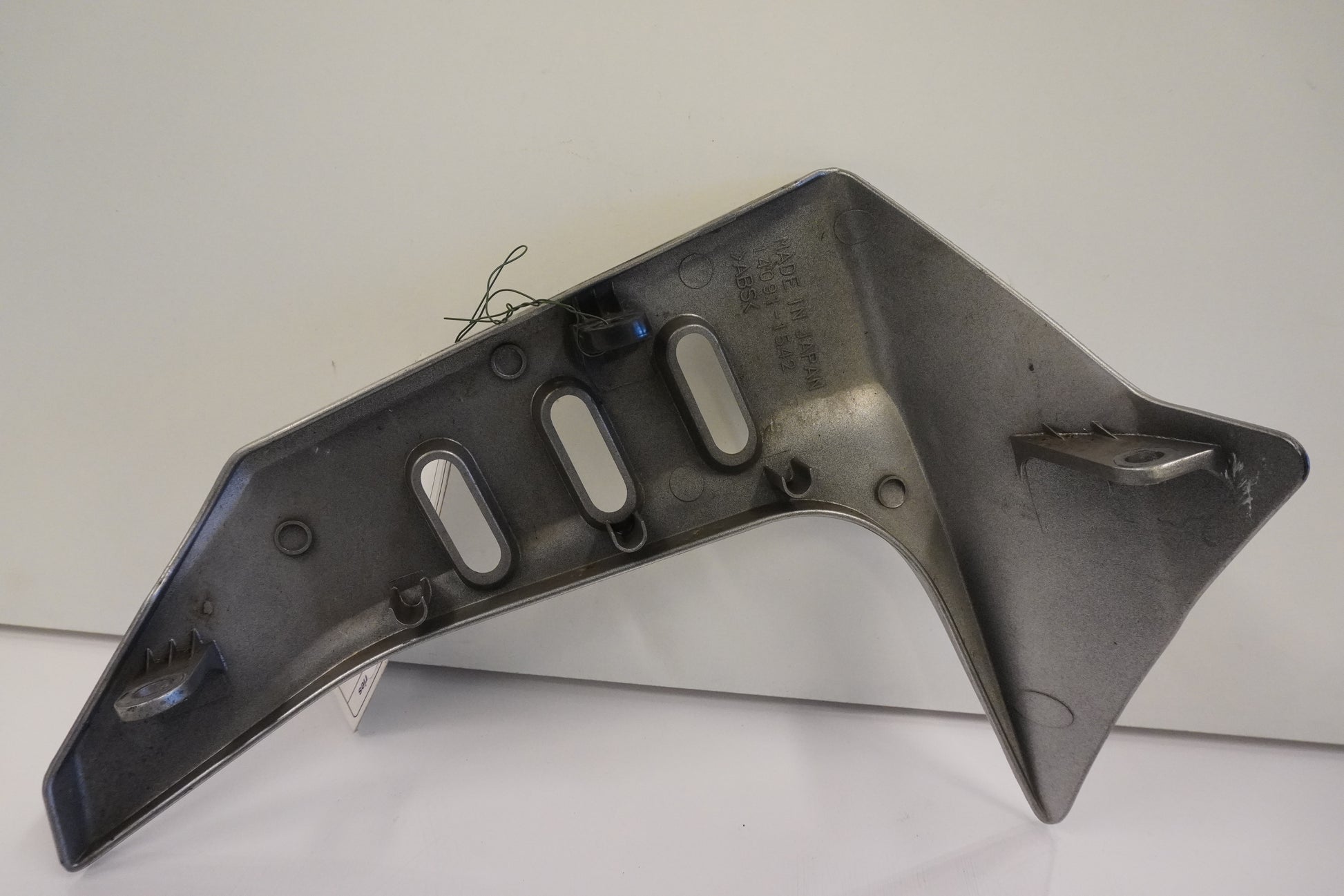 Höger sida på Vattenkyldekor från en Kawasaki Z 1000 -2003 motorcykel.