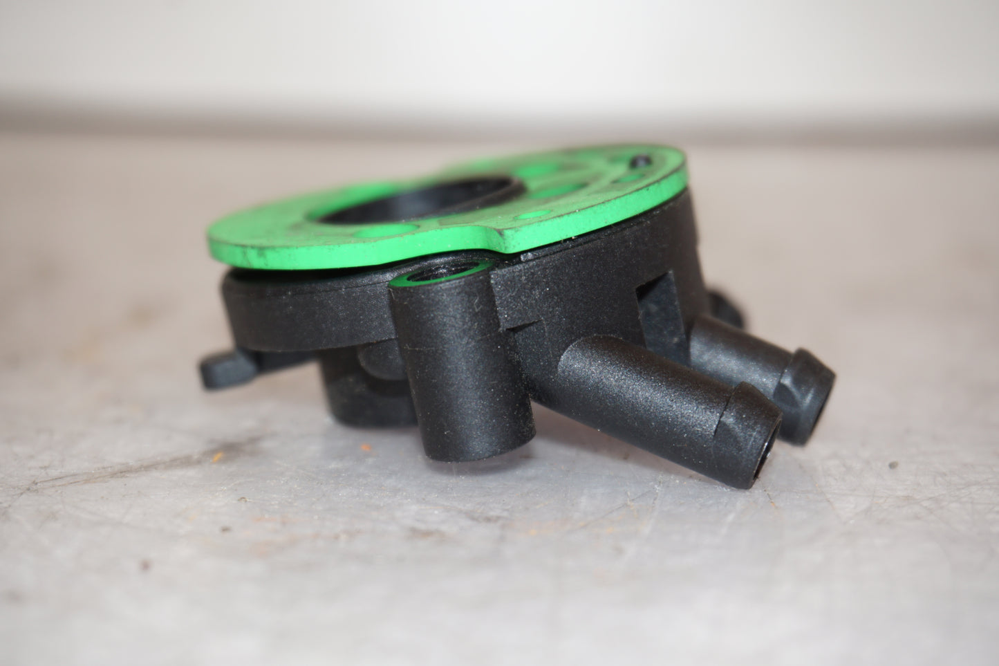 Extrabild2 på Tomgångsventil från en BMW F 800 R -2011 motorcykel.