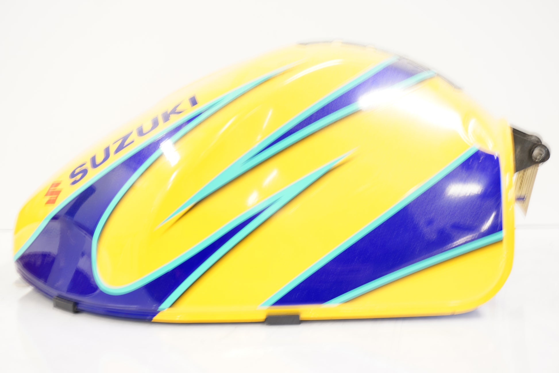 Snett uppifrån på Bensintank från en Suzuki GSX-R 600 -1999 motorcykel.