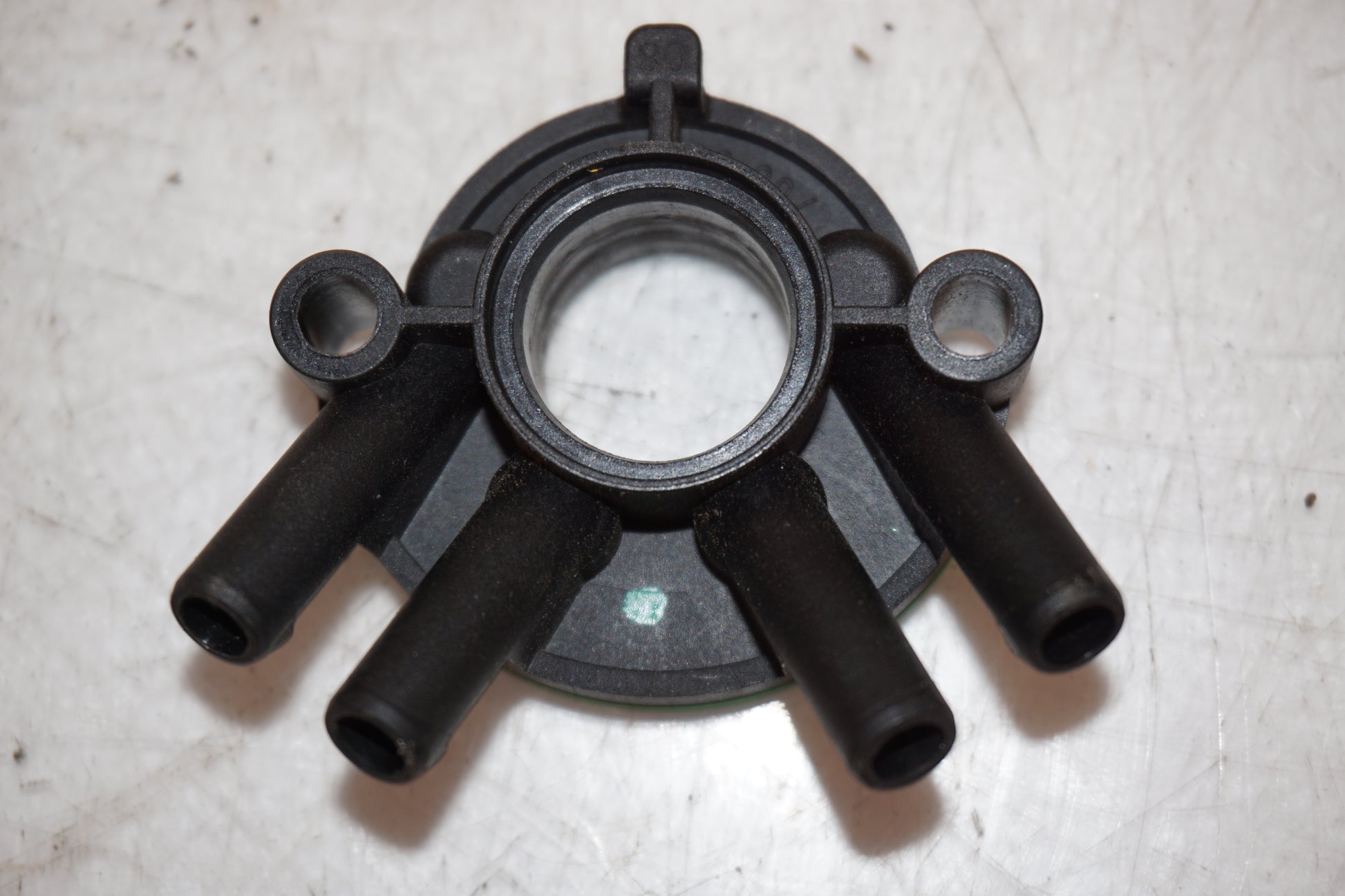 Extrabild5 på Tomgångsventil från en BMW F 800 R -2011 motorcykel.