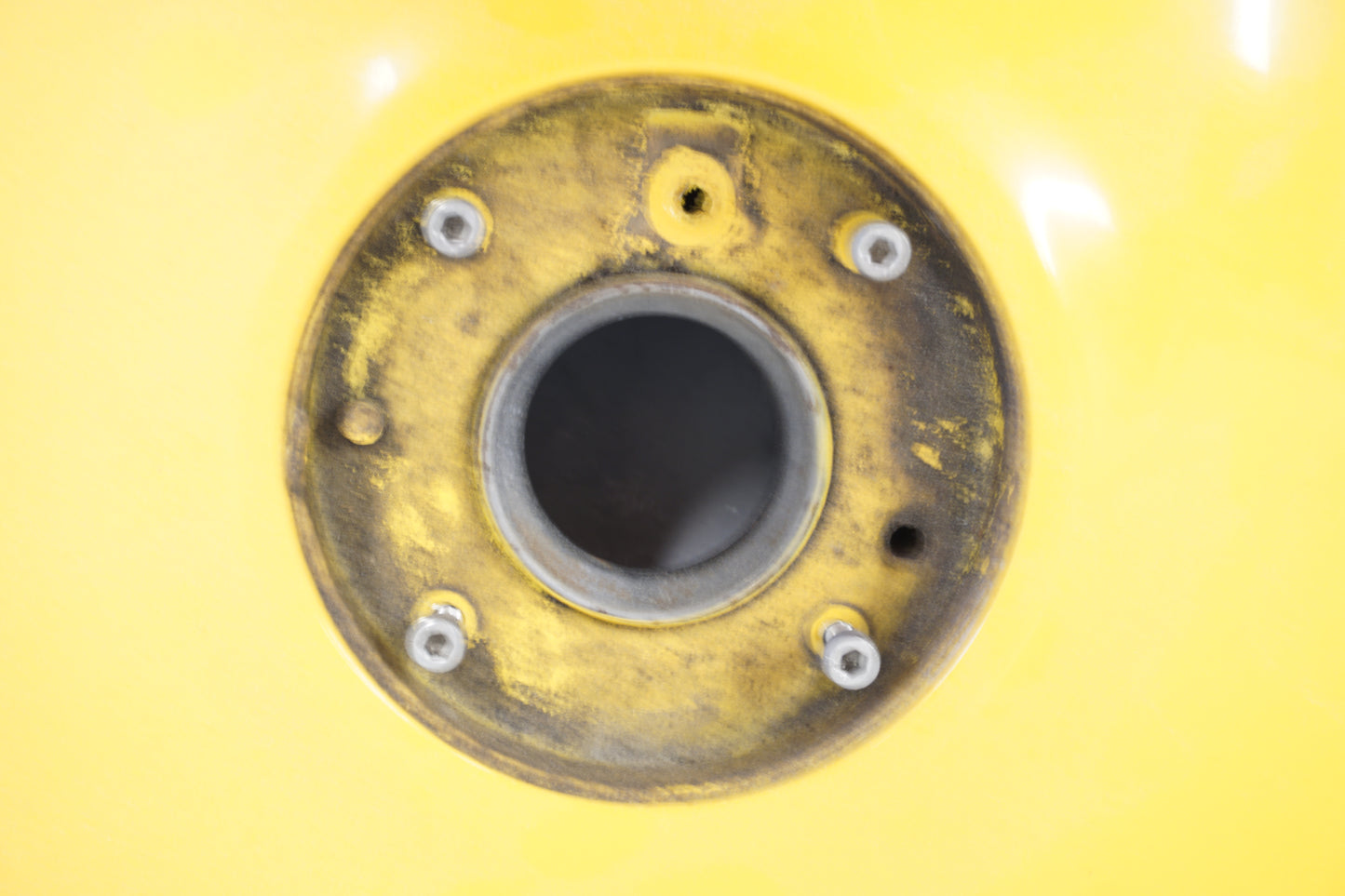 Extrabild1 på Bensintank från en Suzuki GSX-R 600 -1999 motorcykel.