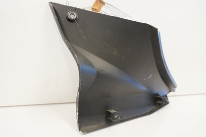 Höger sida på <p>Sidopanel höger från Kawasaki ZX-10R 2006.</p>

<p>Under sadel, små repor</p> motorcykel.