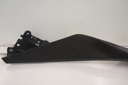 Framsidan på Bensintankskåpa från en Kawasaki Ninja 300 -2013 motorcykel.