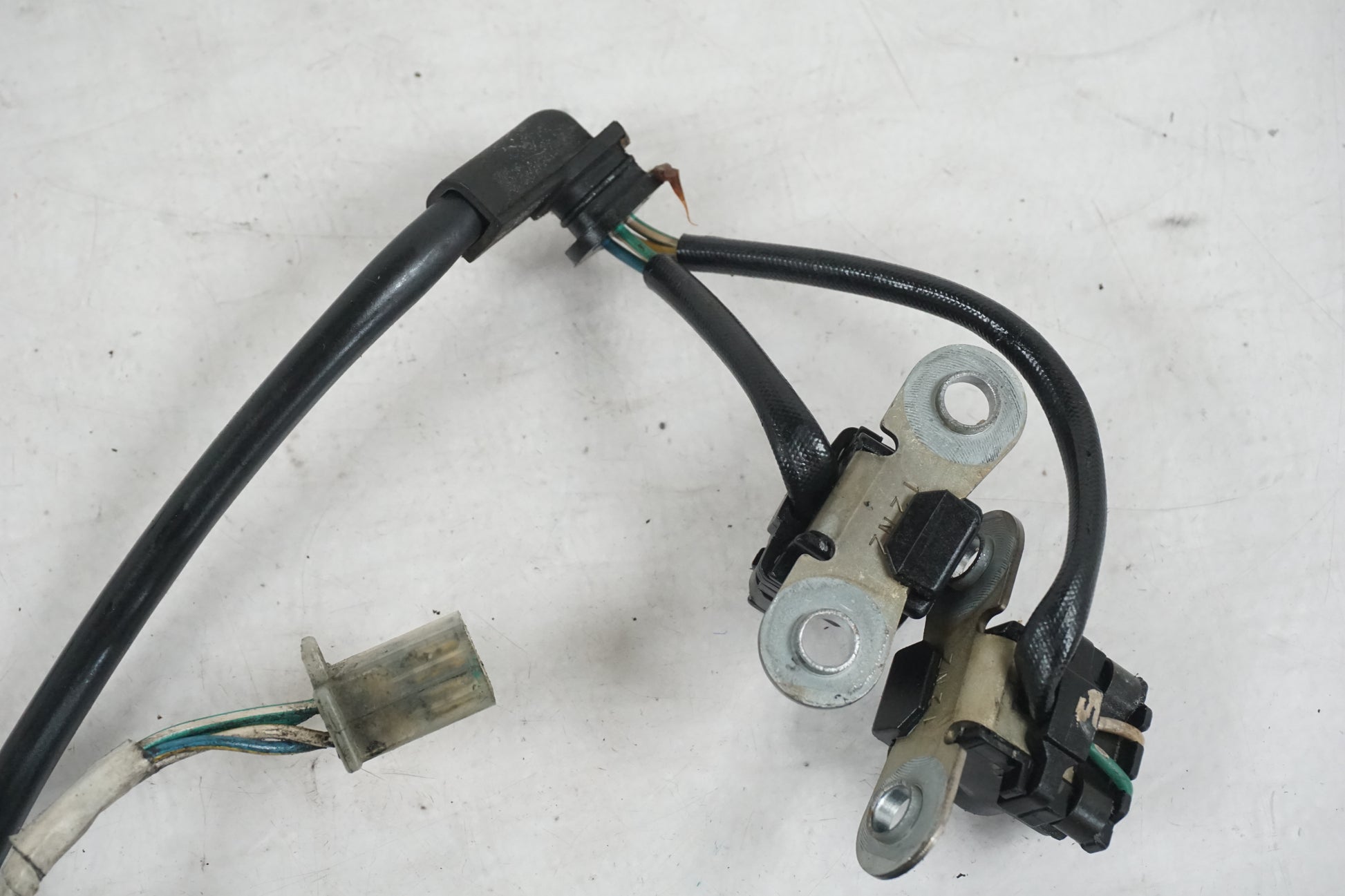 Vänster sida på Tändpickup från en Honda XRV 750 -1994 motorcykel.