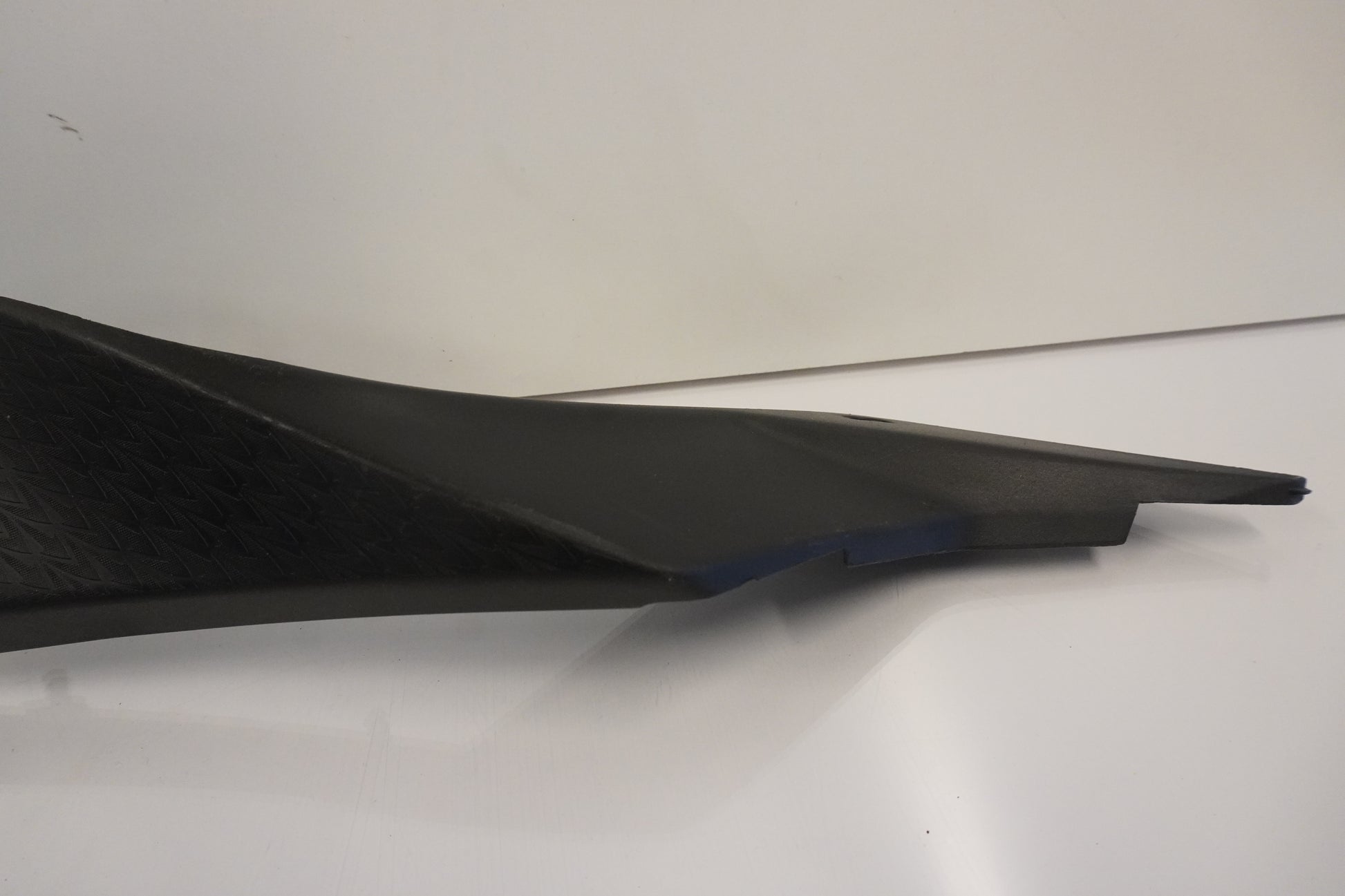 Baksidan på Bensintankskåpa från en Kawasaki Ninja 300 -2013 motorcykel.