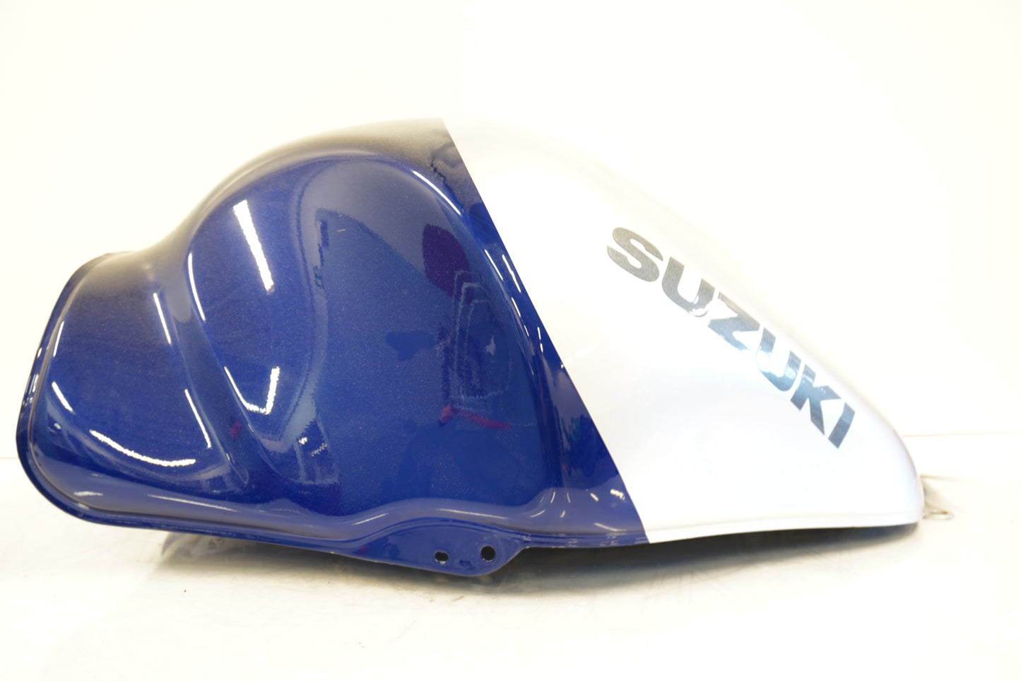 Vänster sida på Bensintank från en Suzuki GSX 1300 R -2003 motorcykel.