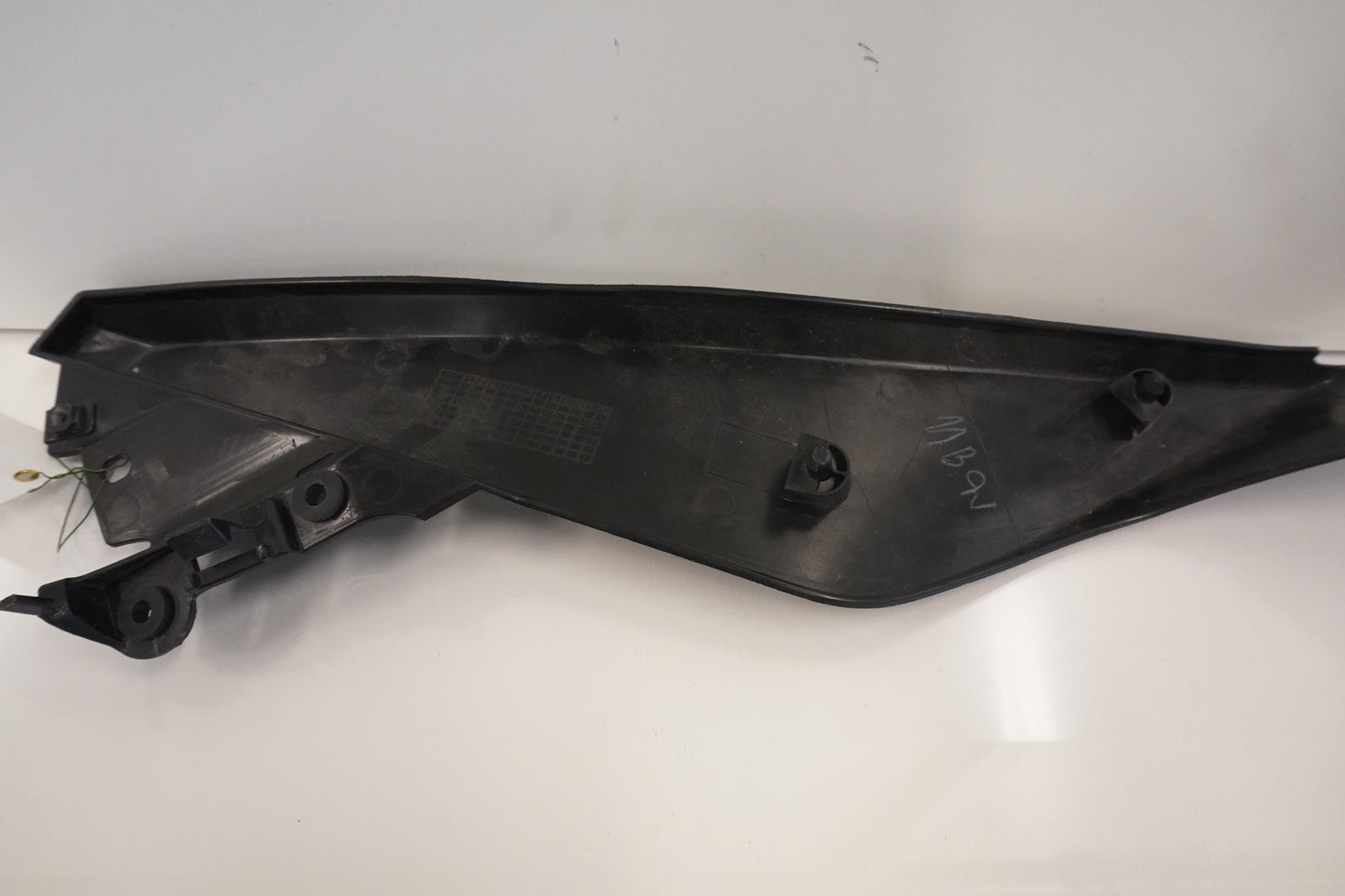 Höger sida på Bensintankskåpa från en Kawasaki Ninja 300 -2013 motorcykel.