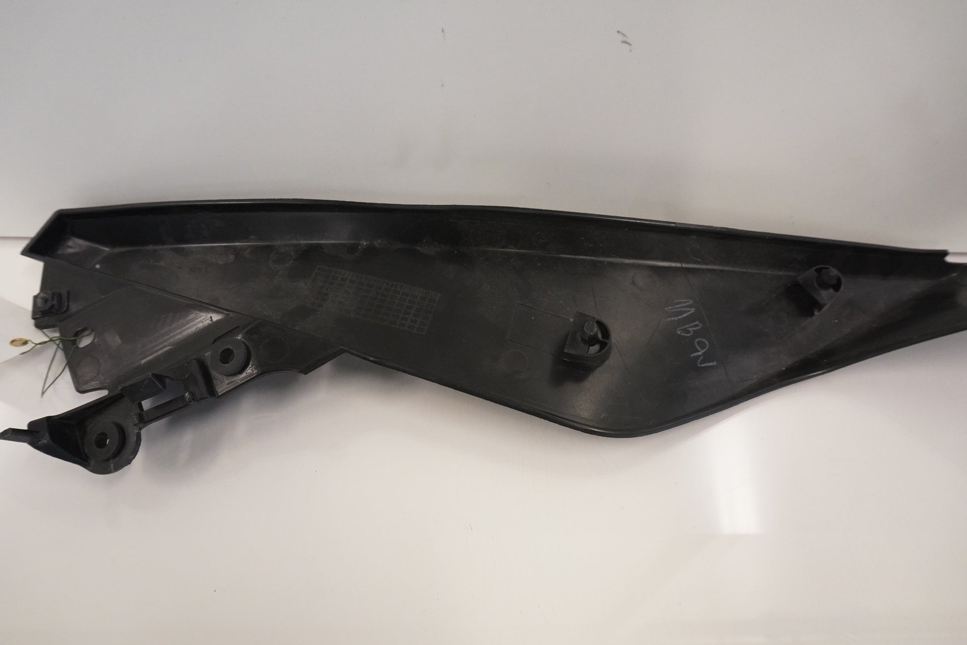 Höger sida på Bensintankskåpa från en Kawasaki Ninja 300 -2013 motorcykel.