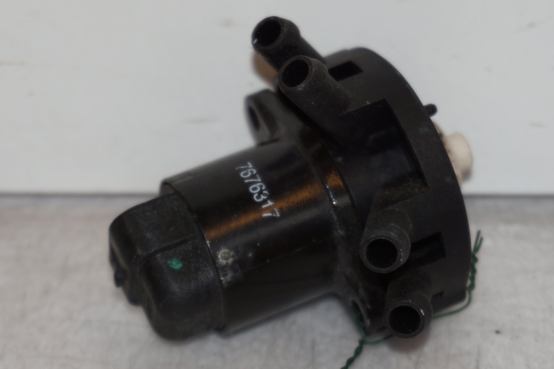 Framsidan på Tomgångsreglerare från en BMW K 1200 S -2007 motorcykel.