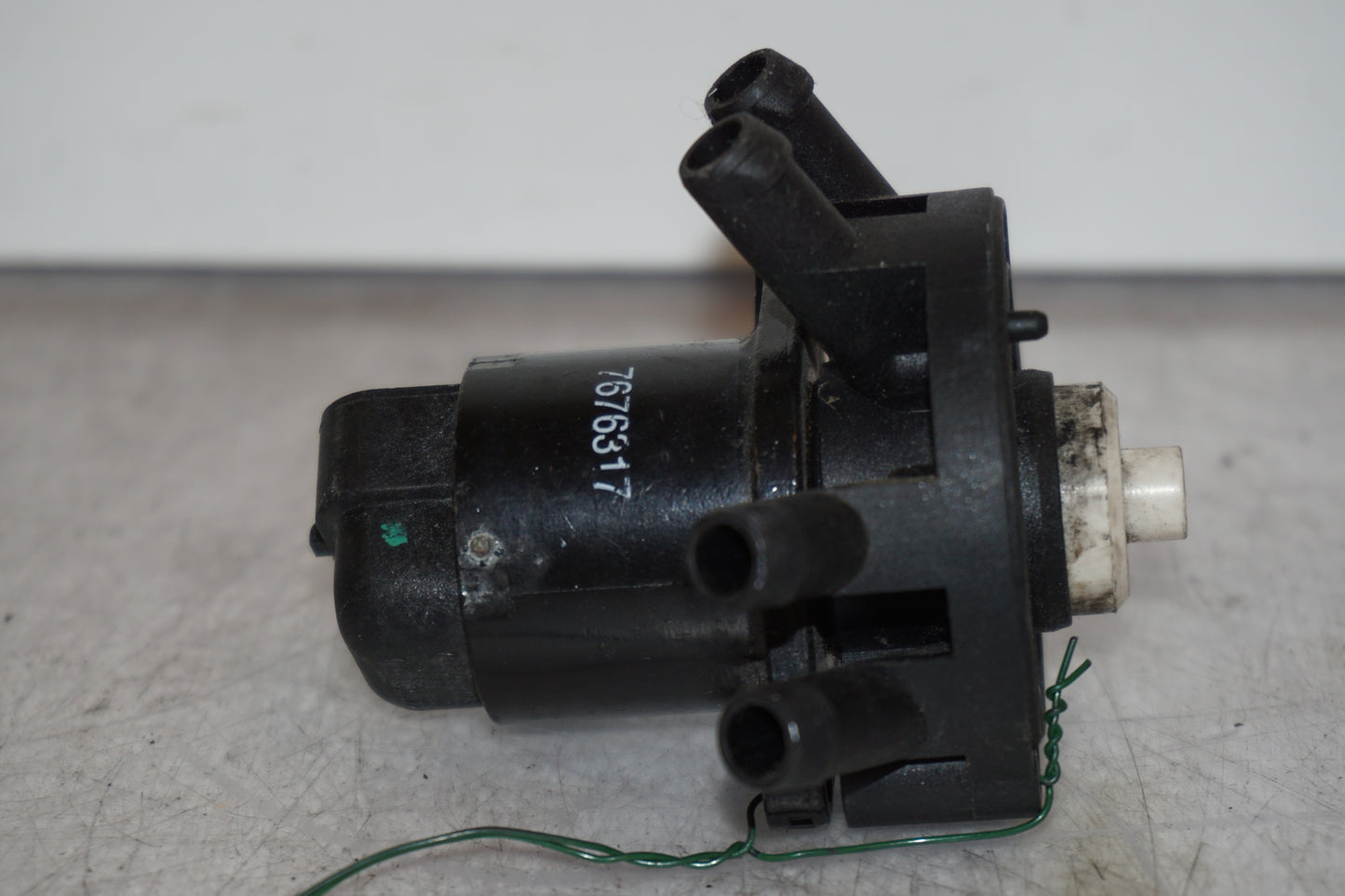 Snett uppifrån på Tomgångsreglerare från en BMW K 1200 S -2007 motorcykel.