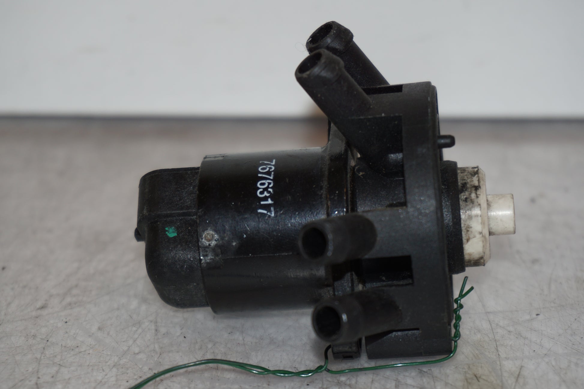 Snett uppifrån på Tomgångsreglerare från en BMW K 1200 S -2007 motorcykel.