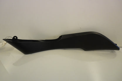 Framsidan på Bensintankskåpa från en Kawasaki Versys 650 -2007 motorcykel.