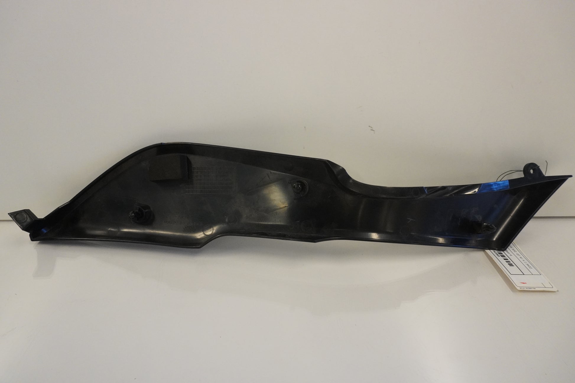 Baksidan på Bensintankskåpa från en Kawasaki Versys 650 -2007 motorcykel.