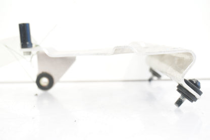 Snett uppifrån på Instrumentpanelsfäste från en Ducati ST2 -1998 motorcykel.