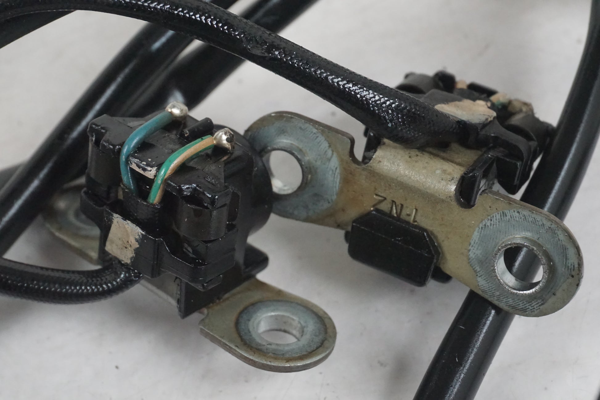 Snett uppifrån på Tändpickup från en Honda XRV 750 -1993 motorcykel.