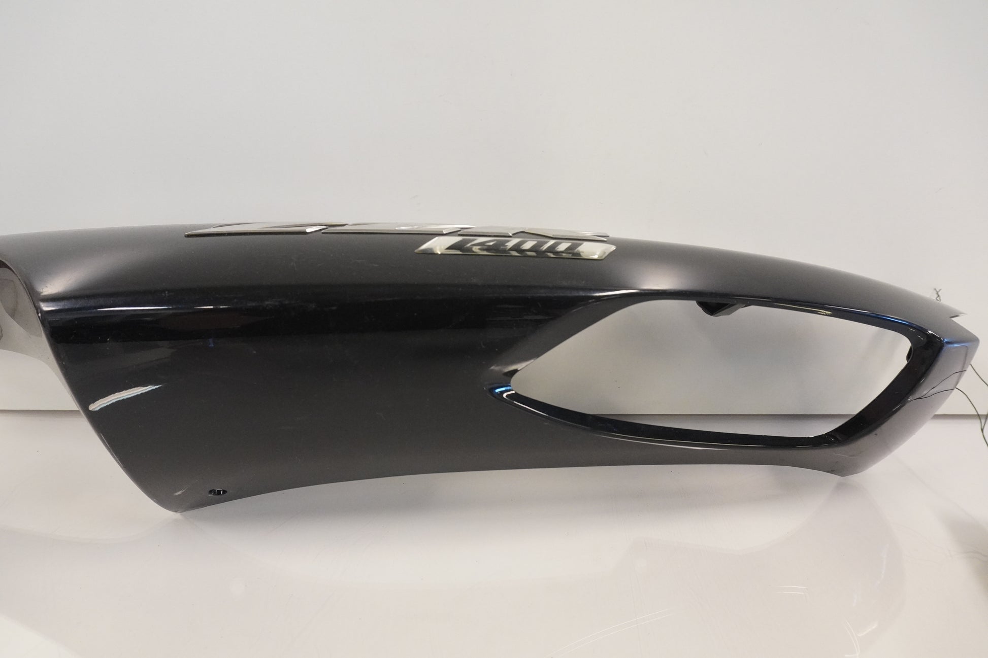 Baksidan på Bakvinge från en Kawasaki ZZ-R 1400 -2010 motorcykel.