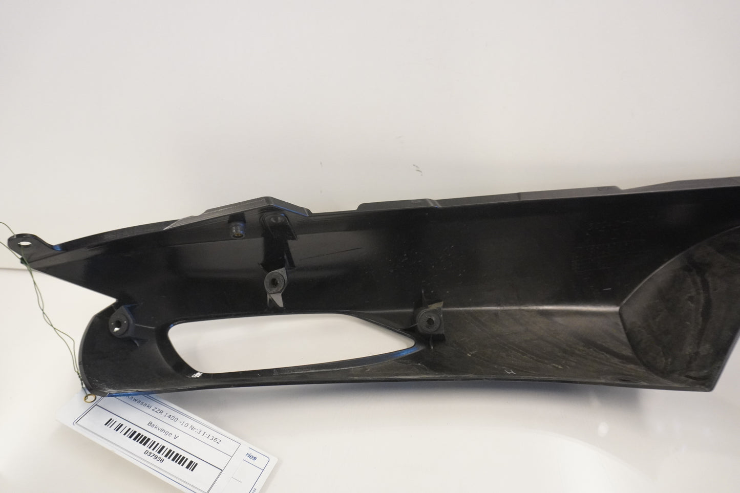 Höger sida på Bakvinge från en Kawasaki ZZ-R 1400 -2010 motorcykel.