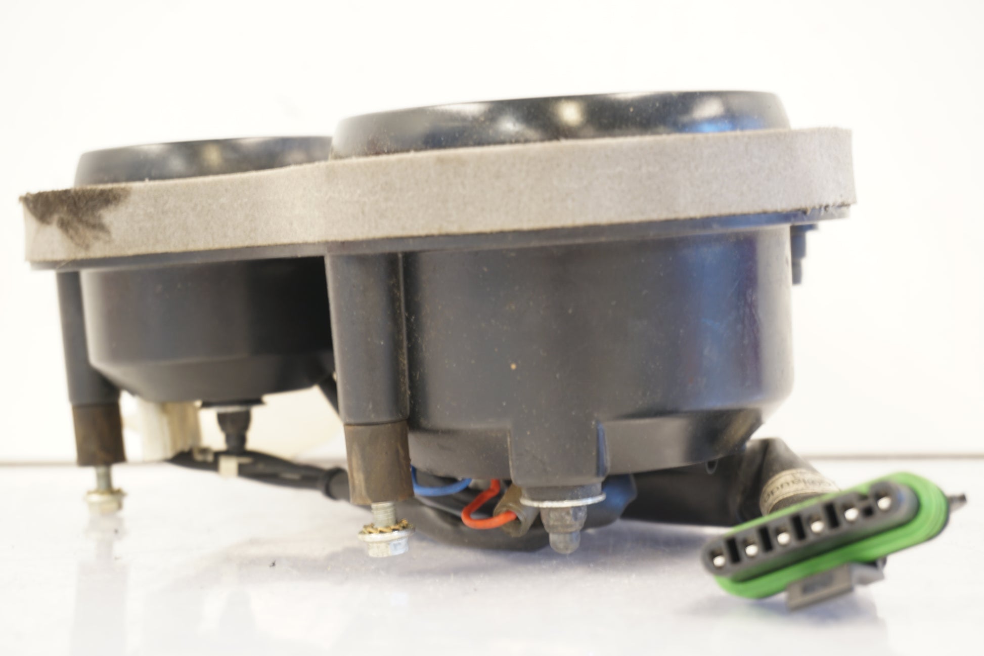 Höger sida på Instrumentpanel från en Ducati 75 Sport -2001 motorcykel.