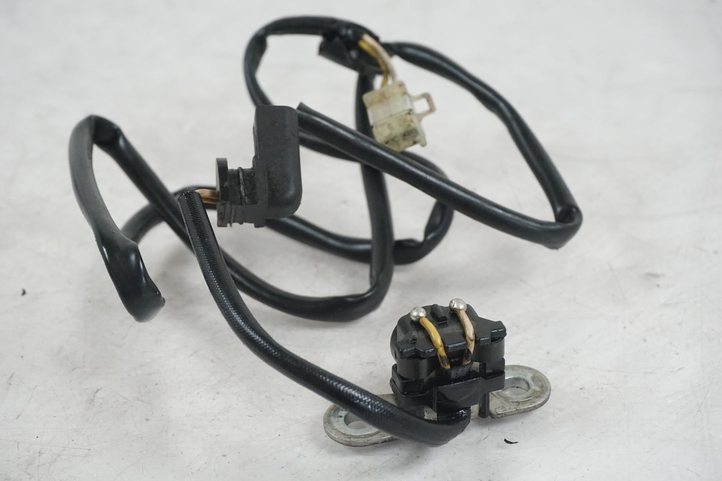 Baksidan på Tändpickup från en Honda XRV 750 -1999 motorcykel.