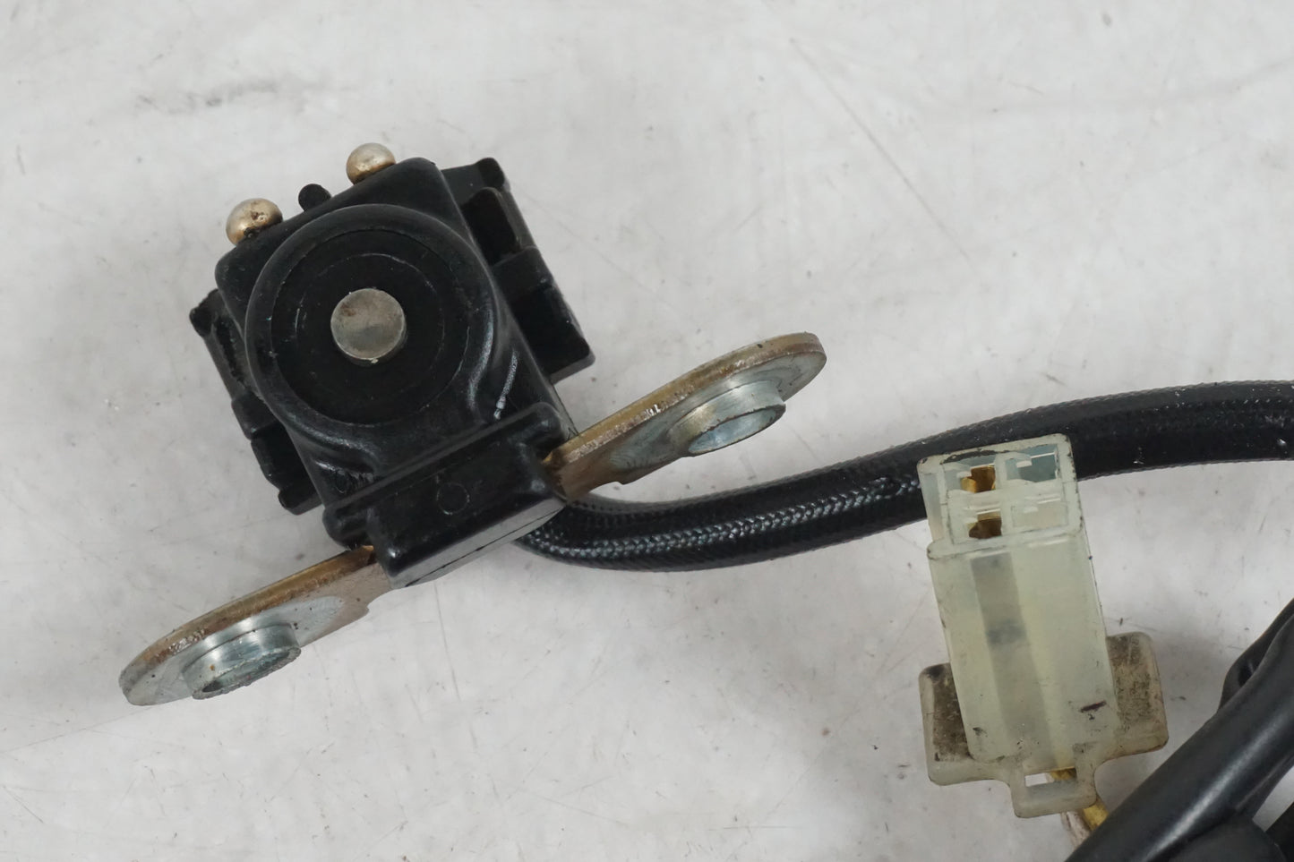 Baksidan på Tändpickup från en Honda XRV 750 -1998 motorcykel.