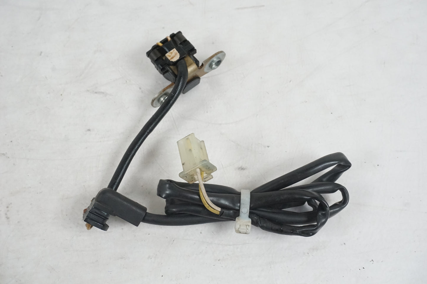 Höger sida på Tändpickup från en Honda XRV 750 -1998 motorcykel.