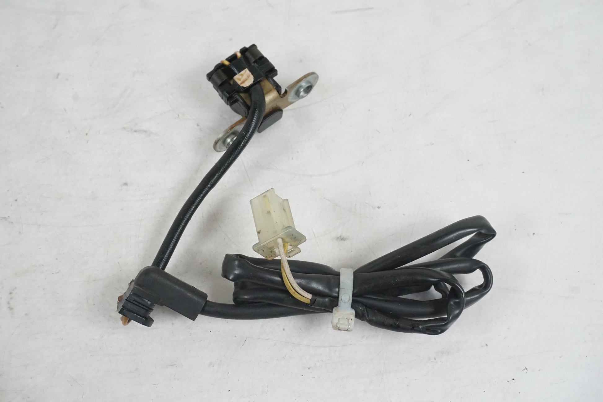 Höger sida på Tändpickup från en Honda XRV 750 -1998 motorcykel.