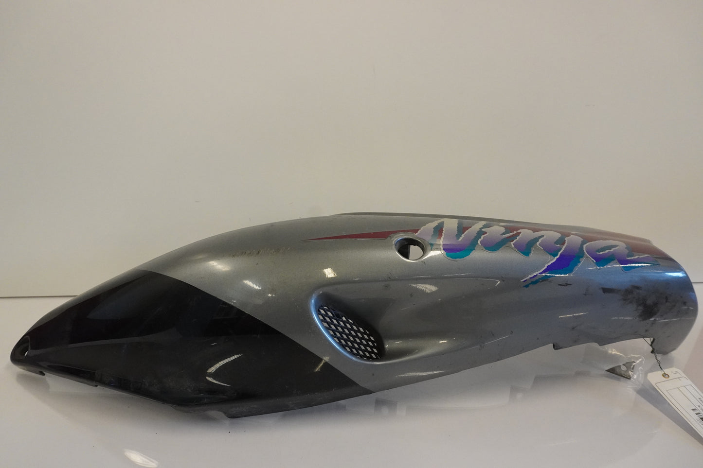 Framsidan på Bakvinge från en Kawasaki ZX-9R -1994 motorcykel.