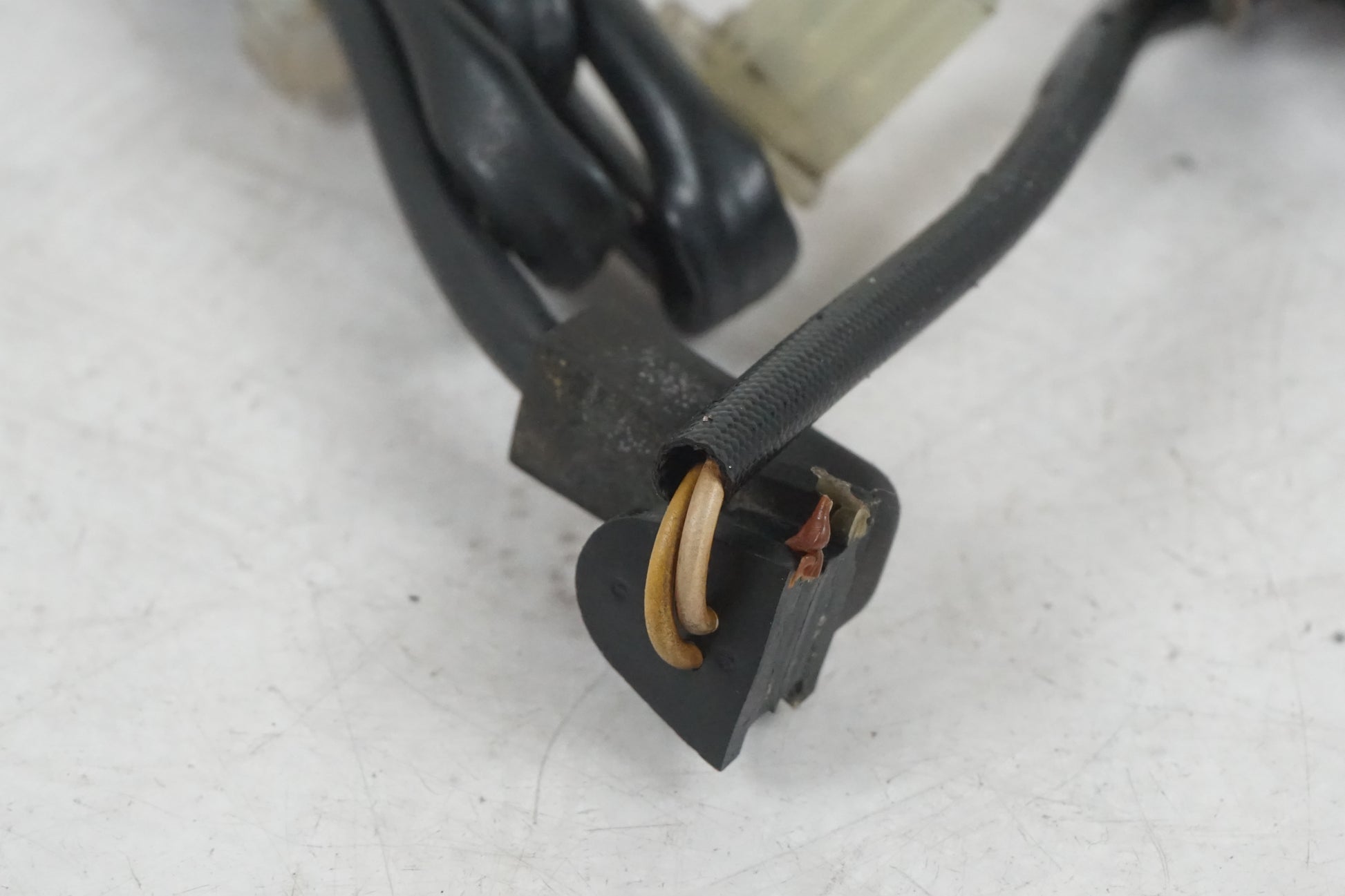 Snett uppifrån på Tändpickup från en Honda XRV 750 -1998 motorcykel.