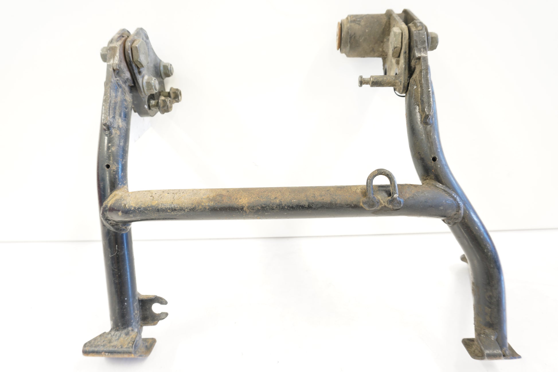 Framsidan på Centralstöd från en Yamaha FZ1-SA -2008 motorcykel.