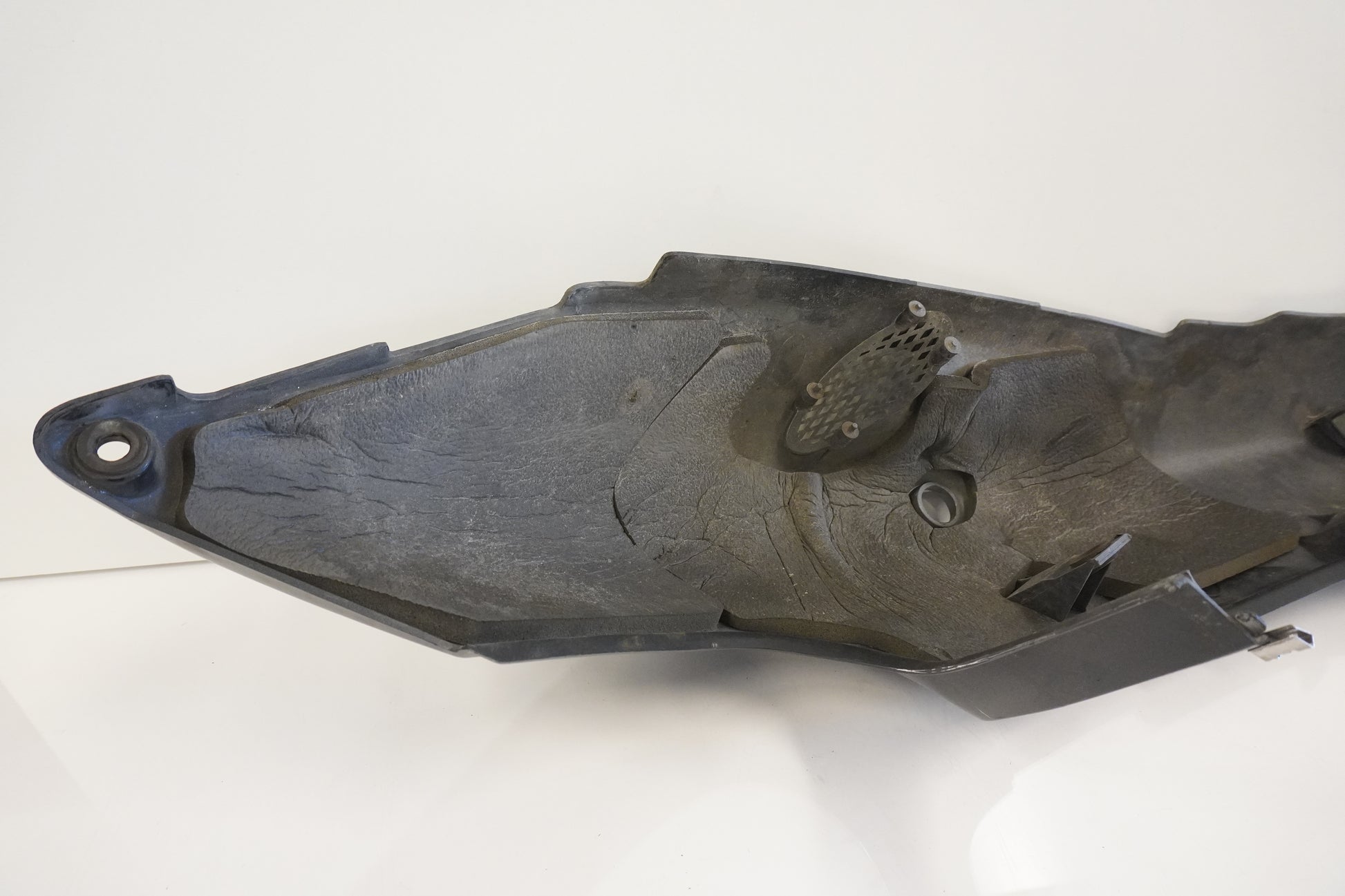 Snett uppifrån på Bakvinge från en Kawasaki ZX-9R -1994 motorcykel.