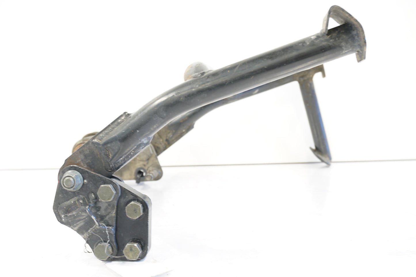 Snett uppifrån på Centralstöd från en Yamaha FZ1-SA -2008 motorcykel.