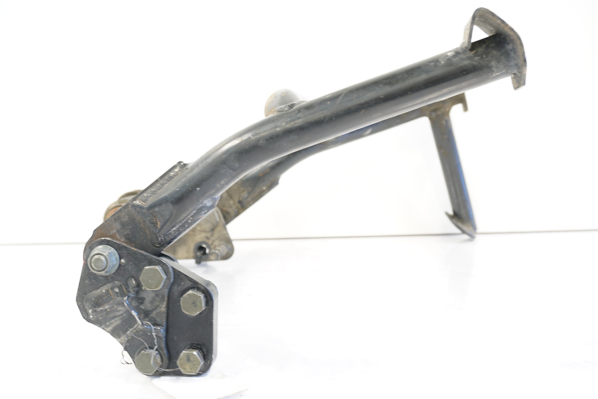 Snett uppifrån på Centralstöd från en Yamaha FZ1-SA -2008 motorcykel.