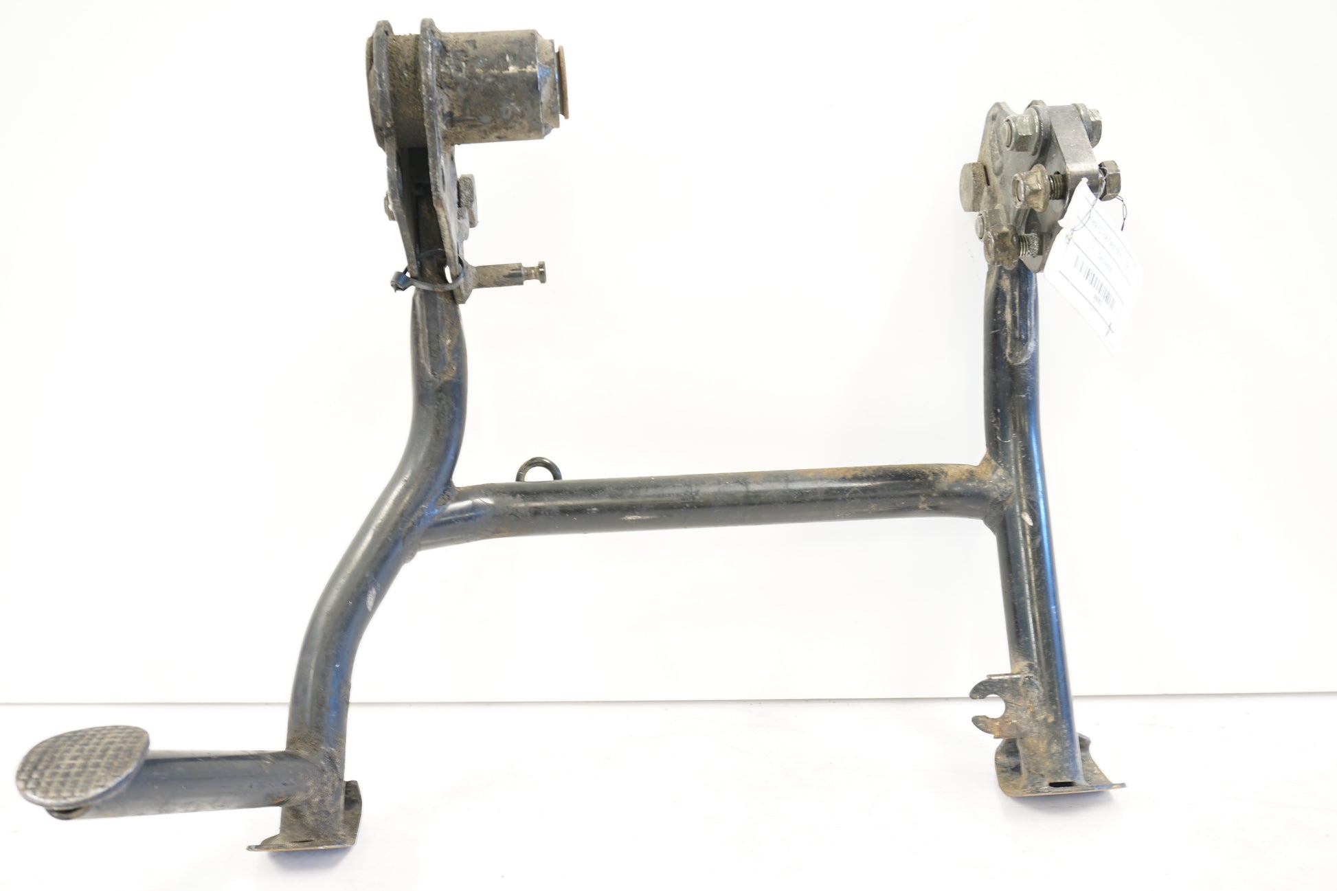 Snett nerifrån på Centralstöd från en Yamaha FZ1-SA -2008 motorcykel.