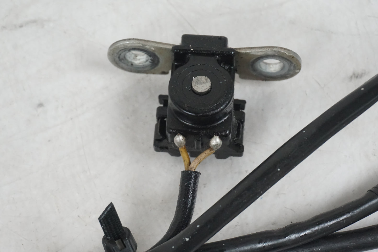 Snett nerifrån på Tändpickup från en Honda XRV 750 -1997 motorcykel.