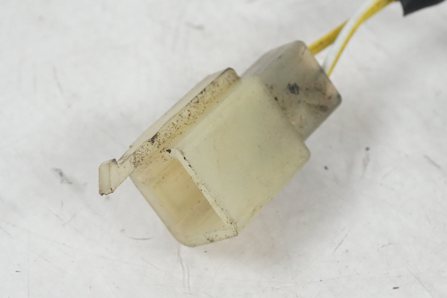 Baksidan på Tändpickup från en Honda CBR 1000 F -1989 motorcykel.