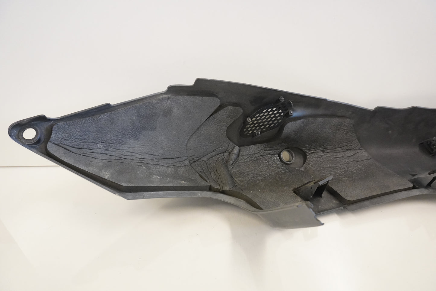 Vänster sida på Bakvinge från en Kawasaki ZX-9R -1996 motorcykel.