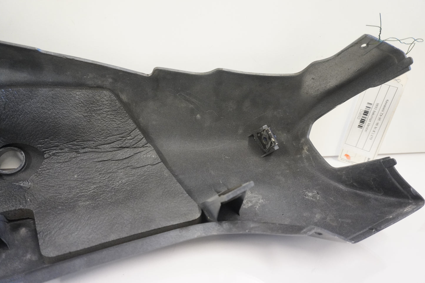 Snett uppifrån på Bakvinge från en Kawasaki ZX-9R -1996 motorcykel.